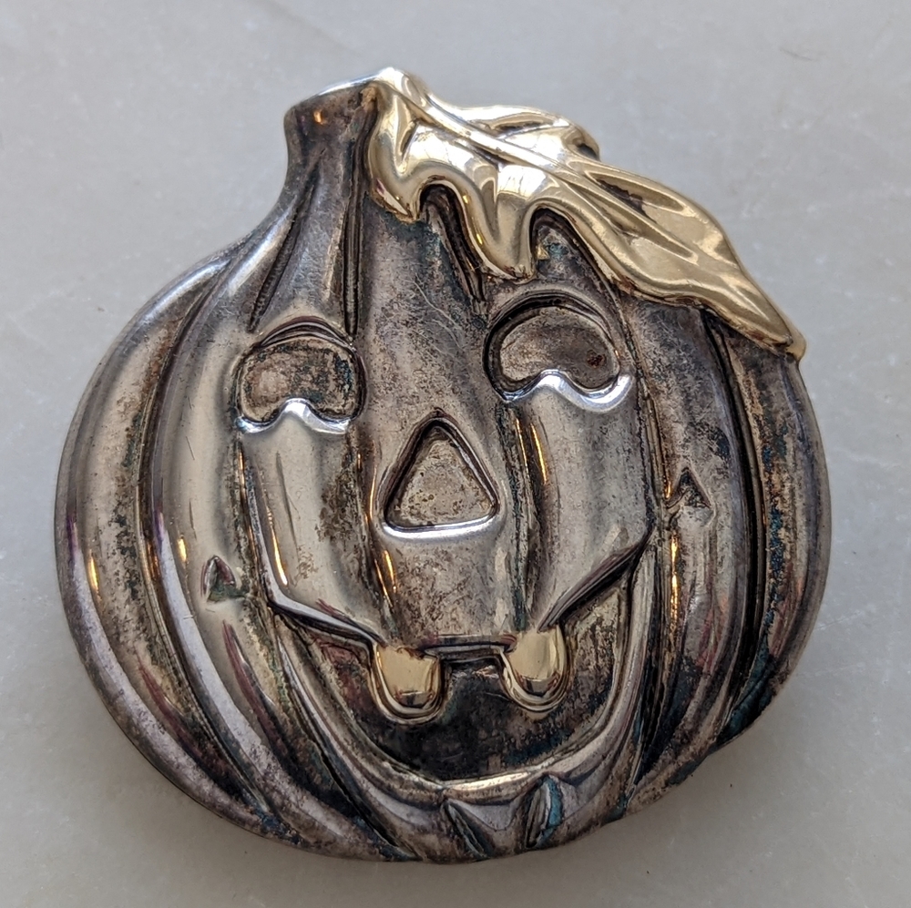 Vtg Silver Tone Pumpkin Halloween JackO'Lantern Pin Brooch Pendant